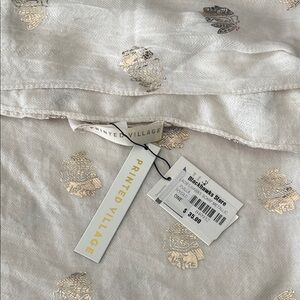 Printed Village Chicago Blackhawks Women’s Cream Scarf with Gold logos